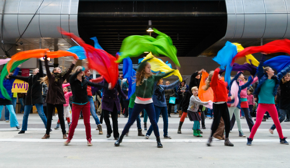 flash-mob-performance-launch-gimmick-idea.png
